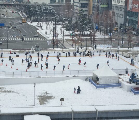 경기평화광장 스케이트장 개장, 신정에는 특별 갈라쇼까지!